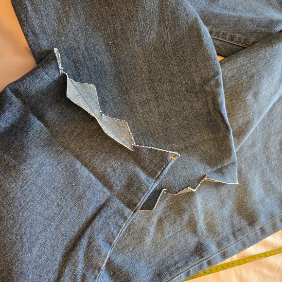 New with Tags Express Distressed Jeans Size 14 Regular Cut Hemm Mid RIse - Picture 4 of 10